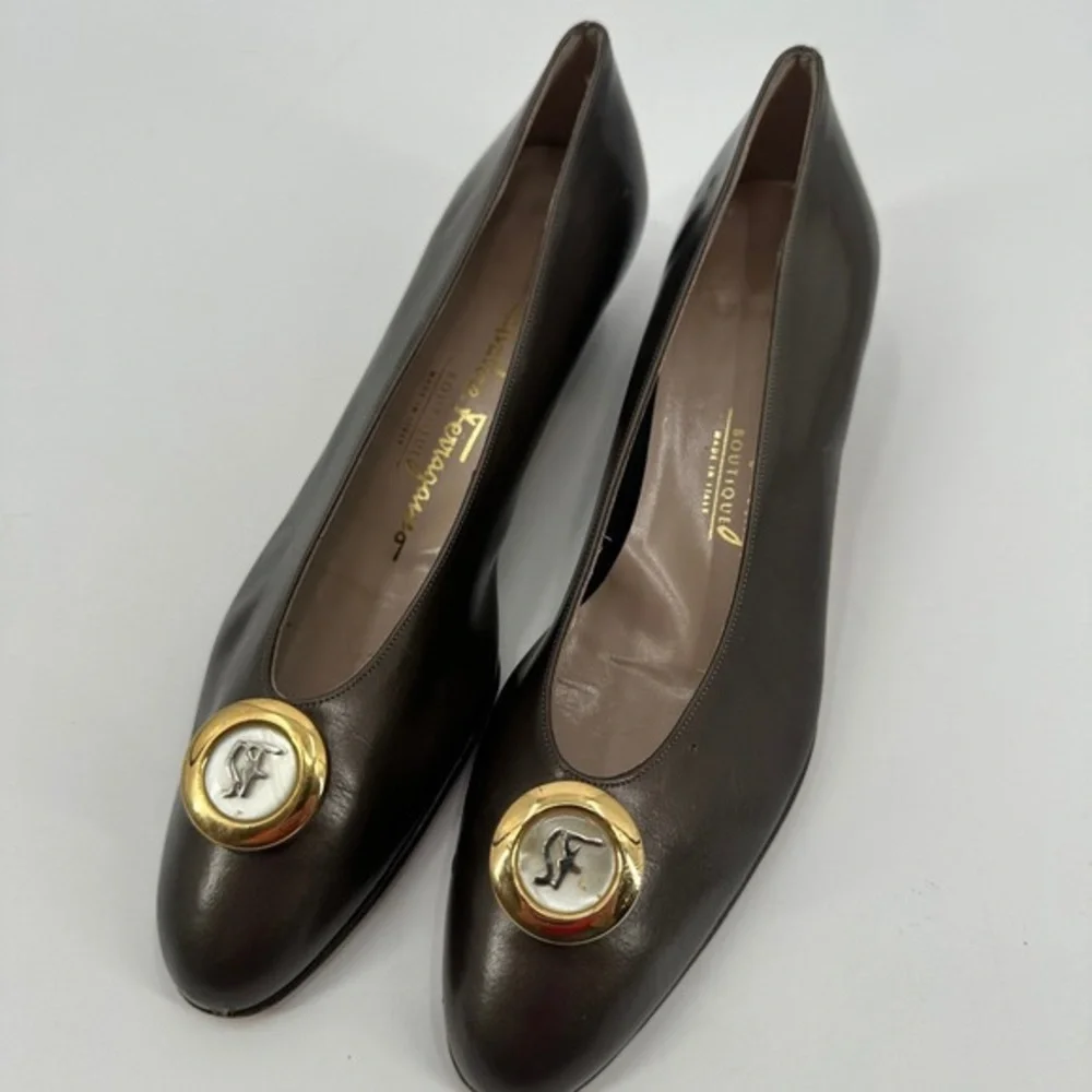 Brown Leather Round-Toe Pumps with Gold Emblem